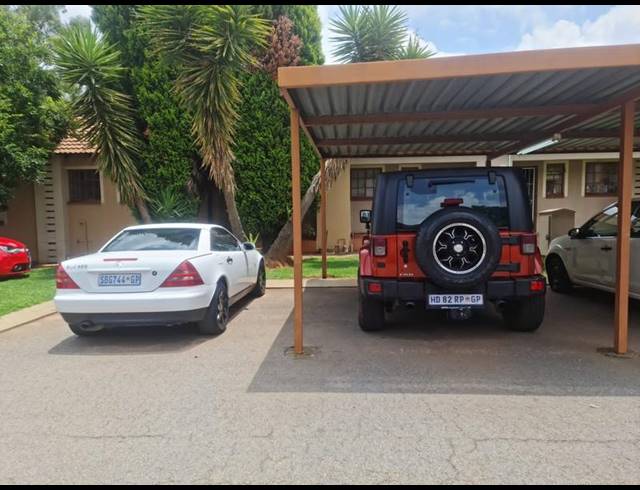 2 BEDROOM SIMPLEX FOR SALE IN ROODEPOORT WEST